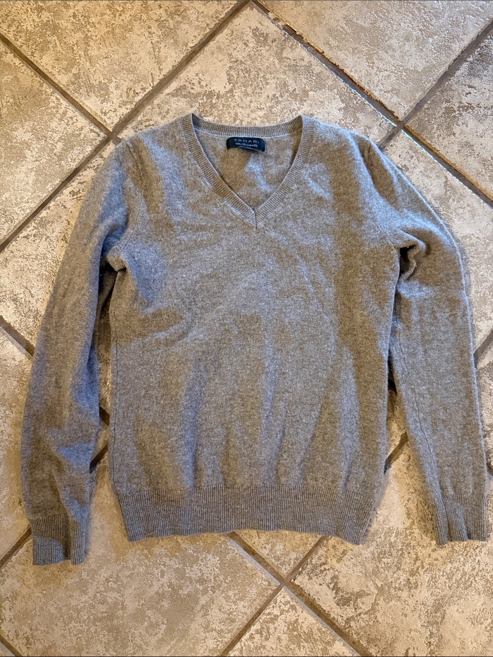 Tahari Men's V-Neck Sweater in Heather Gray